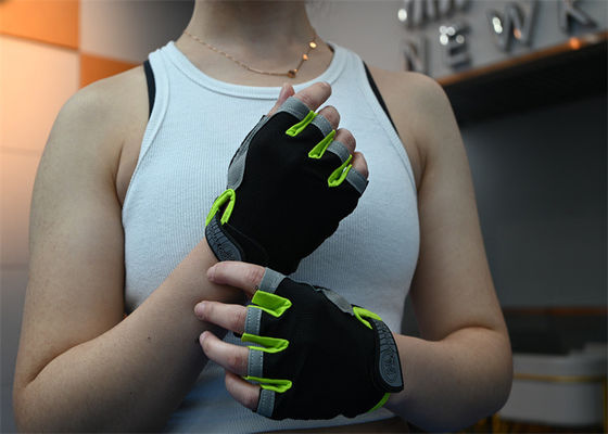 Black Women's Gym Gloves: Polyester Neoprene, Sizes S, M, L - Ideal for Cycling