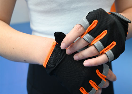 Black Women's Gym Gloves: Polyester Neoprene, Sizes S, M, L - Ideal for Cycling